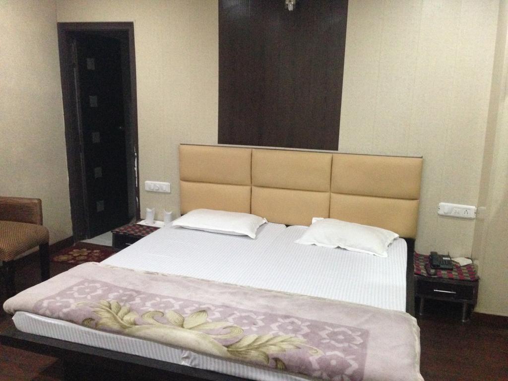 Hotel Silver Stone Λουντιάνα Εξωτερικό φωτογραφία